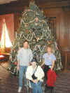 P1010016 Plantation Bob Jeannie Lorri Tree.JPG (98192 bytes)