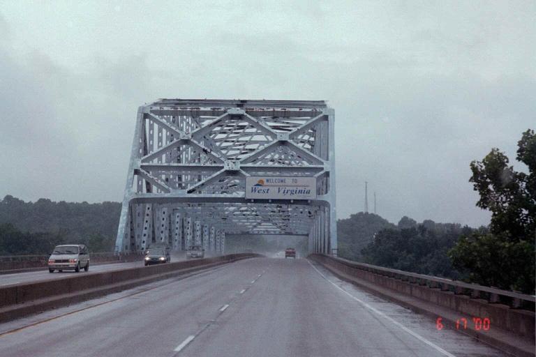03 West Virginia State Line.jpg (47383 bytes)